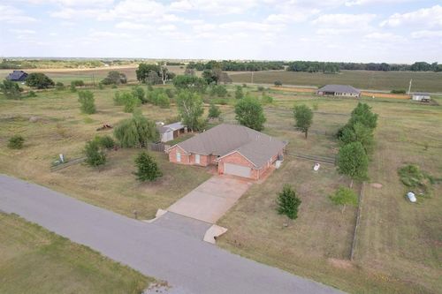 42 Freedom Cir, Altus, OK, 73521-2150 | Card Image