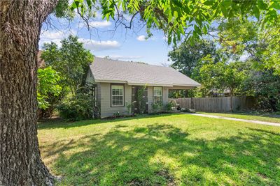 909 N 34th Street, House other with 3 bedrooms, 1 bathrooms and 2 parking in Waco TX | Image 2