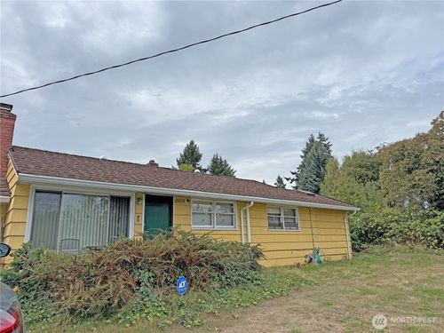 13053 Roosevelt Way Ne, Seattle, WA, 98125 | Card Image