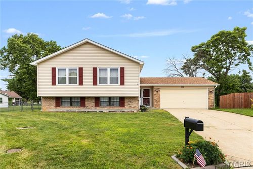 334 Atrium Ridge Ct, Saint Peters, MO, 63304-8539 | Card Image