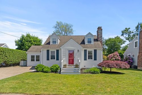 12 Willow St, Wakefield, MA, 01880-1524 | Card Image