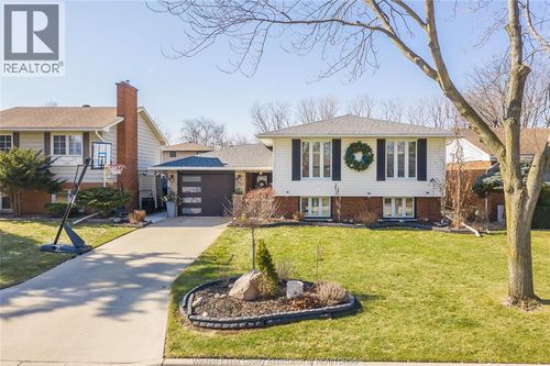 2915 Buttery Crt, Windsor, ON, N9E3W5 | Card Image