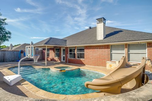 1024 Heberle Dr, Burleson, TX, 76028-7498 | Card Image