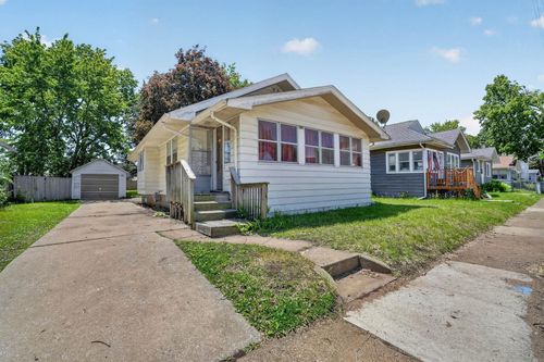 843 Riehl St, Waterloo, IA, 50703-5607 | Card Image