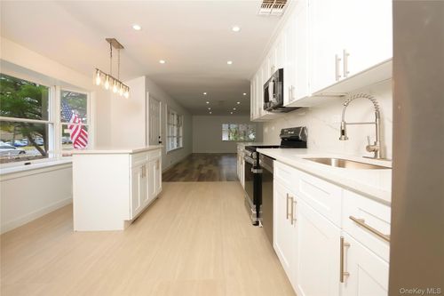 741 Ocean Ave, Bohemia, NY, 11716-3613 | Card Image