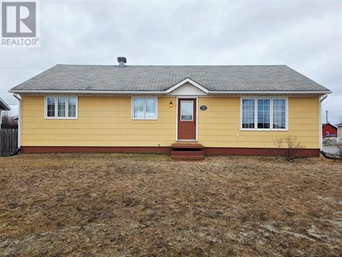 3 Cedar Ave, Labrador City, NL, A2V1X3 | Card Image
