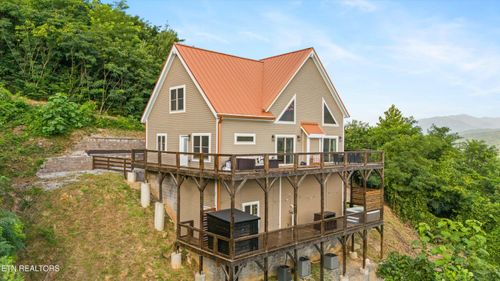 647 Kristies Place Rd, GATLINBURG, TN, 37738 | Card Image