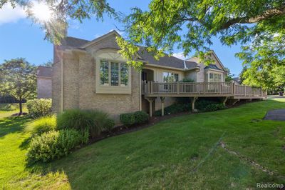 2401 Hickory Glen Drive, Condo with 3 bedrooms, 2 bathrooms and null parking in Bloomfield Hills MI | Image 2