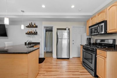 2 - 11 Columbia, Condo with 1 bedrooms, 1 bathrooms and 1 parking in Wakefield MA | Image 3