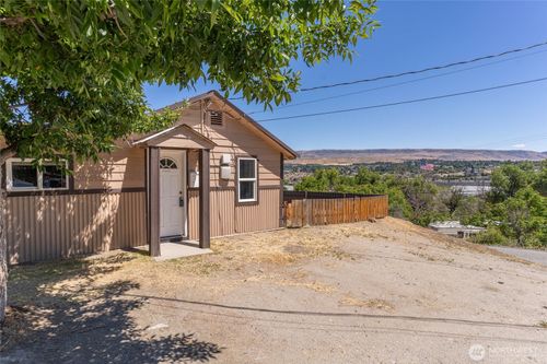1522 Crescent St, Wenatchee, WA, 98801-3719 | Card Image