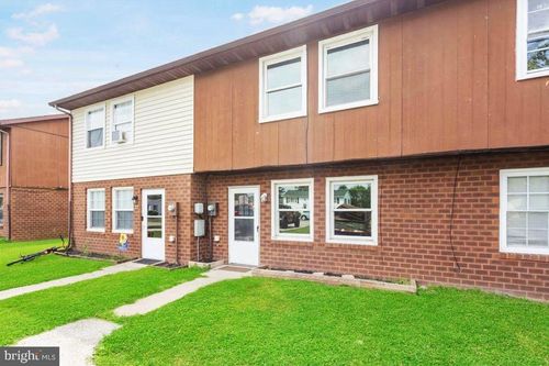 25 Commerce St, NEW OXFORD, PA, 17350-1704 | Card Image
