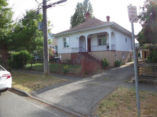 1606 Bank St, Victoria, BC, V8R4V4 | Card Image