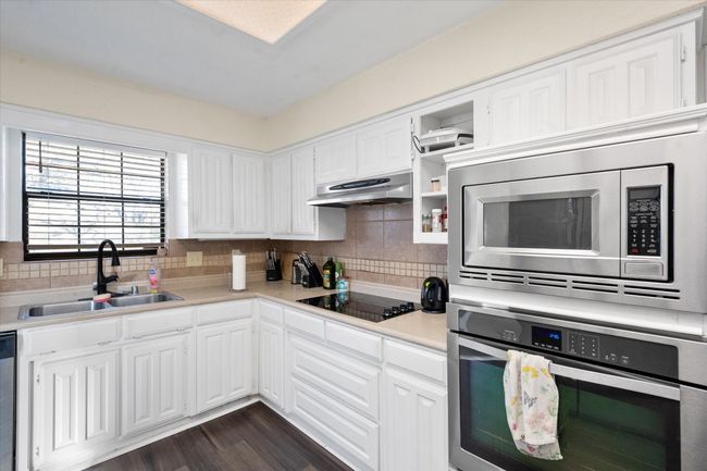 Stainless steel appliances and lots of cabinet space! | Image 13