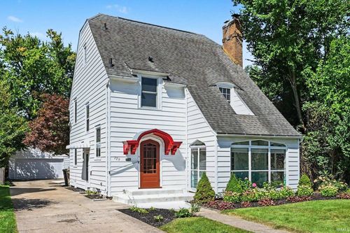 729 S Twyckenham Dr, South Bend, IN, 46615-1131 | Card Image