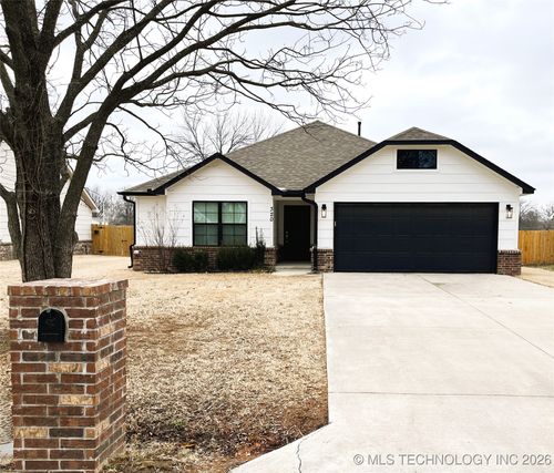 320 6th St, Pryor, OK, 74361-6232 | Card Image