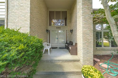 6684 Stonebridge, West Bloomfield, MI, 48322-3269 | Card Image