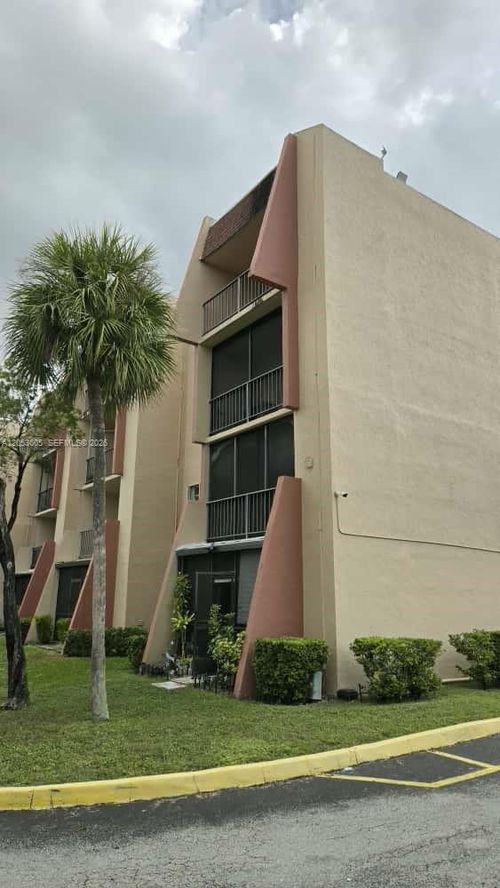 ph11-13707 Kendale Lakes Cir, Miami, FL, 33183-2288 | Card Image