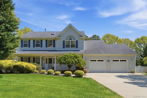 15 Framingham Ln, Shoreham, NY, 11786-2037 | Card Image