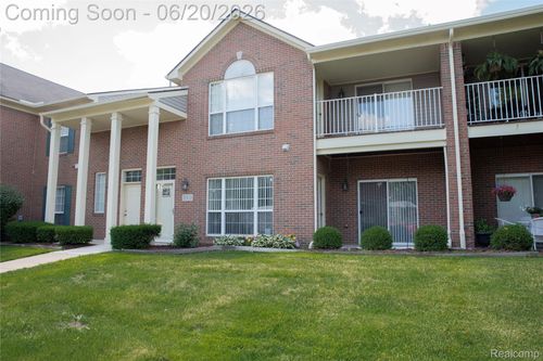 519 Cedar St, Wyandotte, MI, 48192-4343 | Card Image
