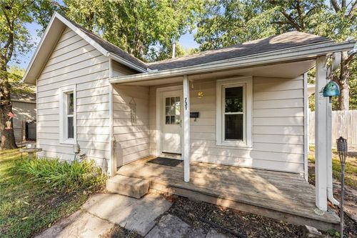 731 S Locust St, Ottawa, KS, 66067-2834 | Card Image