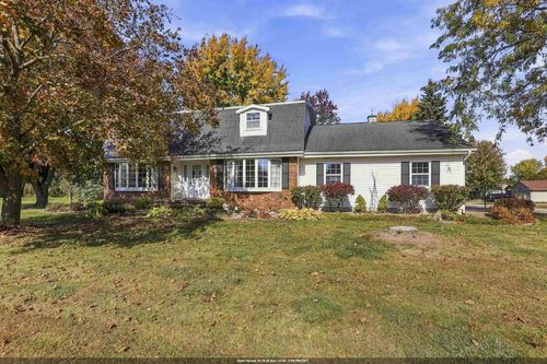 201 Pinecrest Ct, Black Creek, WI, 54106-9502 | Card Image