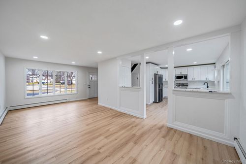 10 Cottonwood Avenue, Brookhaven, NY, 11776 | Card Image