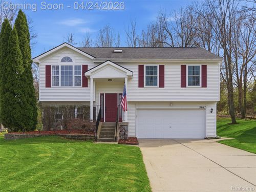 5617 Millpointe Dr, Waterford, MI, 48327-3086 | Card Image