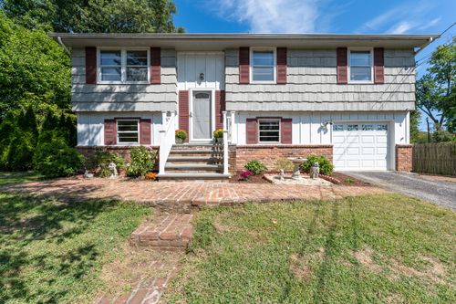 4 Elaine Dr, Stamford, CT, 06902-8331 | Card Image