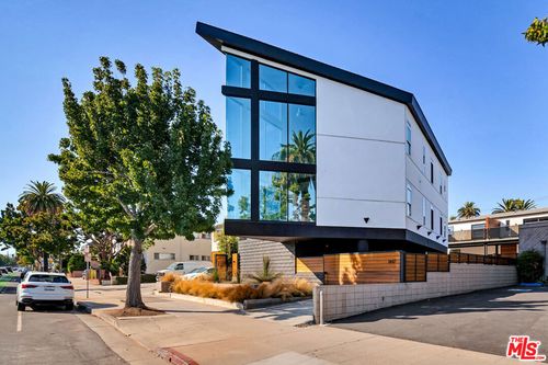1447 11th St, Santa Monica, CA, 90401 | Card Image