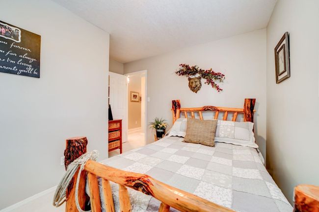 1709 East Hillcrest Drive, House other with 4 bedrooms, 3 bathrooms and null parking in Hillcrest AB | Image 23