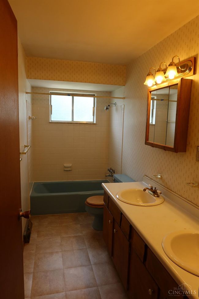 704 Trafalgar Ct, House other with 3 bedrooms, 2 bathrooms and null parking in Middletown OH | Image 11