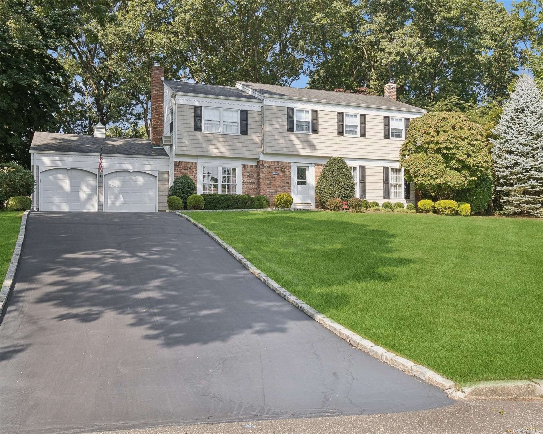 Neil Dr, Smithtown, NY 11787