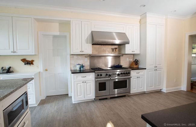 47 Old Norwalk Rd, House other with 4 bedrooms, 3 bathrooms and null parking in New Canaan CT | Image 11