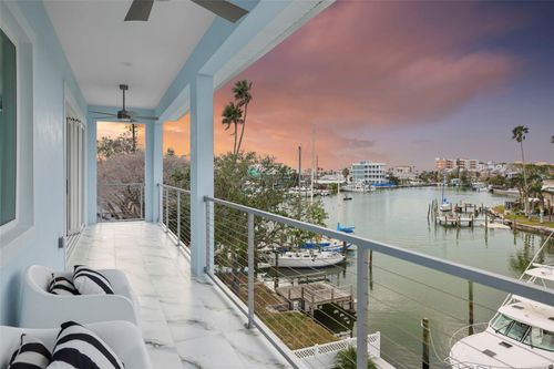 326 129th Ave E, Madeira Beach, FL, 33708-2774 | Card Image