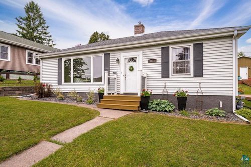 5211 Oneida St, Duluth, MN, 55804-1631 | Card Image