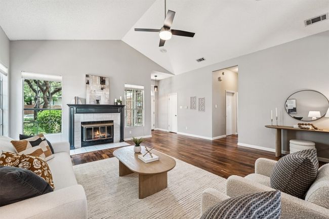 8204 Cahill Dr, House other with 3 bedrooms, 2 bathrooms and 4 parking in Austin TX | Image 4
