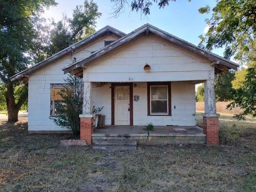811 N 5th Ave, Munday, TX, 76371-1847 | Card Image