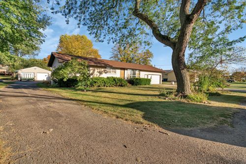 515 4th St, Earlville, IL, 60518-8099 | Card Image