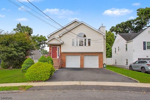 453 Huntington Rd, Union, NJ, 07083-7945 | Card Image