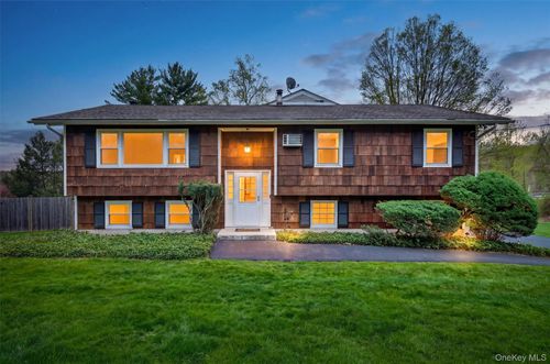 2 Old Somers Rd, Somers, NY, 10589-2921 | Card Image