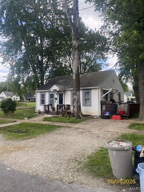 110 W Woodlawn St, Vandalia, MO, 63382-2029 | Card Image
