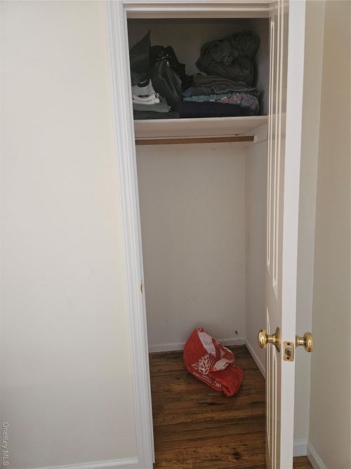 2-8 Town Path, Glen Cove, NY, 11542-2722 | Card Image