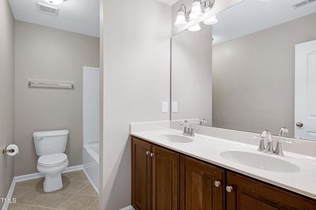 Full Bathroom | Image 44
