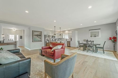 2006 Autumn Lake Pkwy, MADISON, WI, 53718-9271 | Card Image