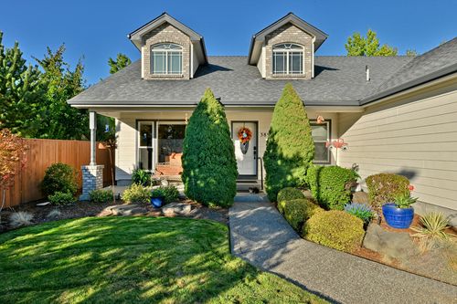 389 Leandra Ln, Eagle Point, OR, 97524-6623 | Card Image