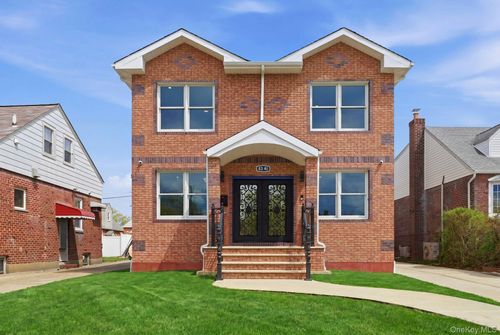 83-41 Little Neck Pkwy, Glen Oaks, NY, 11004 | Card Image