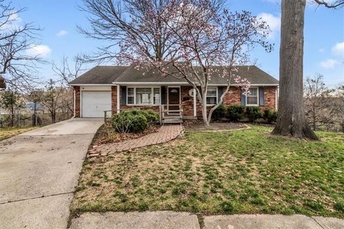 15804 E 42nd Pl, Independence, MO, 64055-5010 | Card Image
