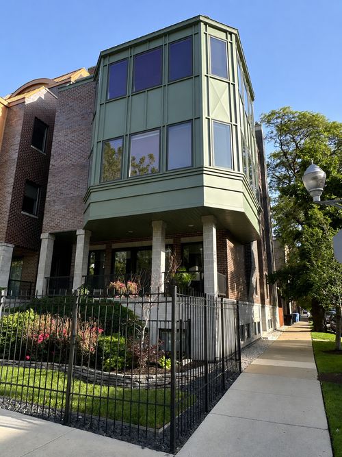 c-1500 W Huron St, Chicago, IL, 60642-6249 | Card Image