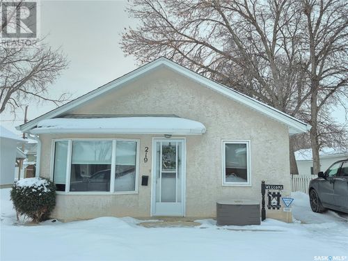  9th St, Weyburn, SK, S4H1E9 | Card Image