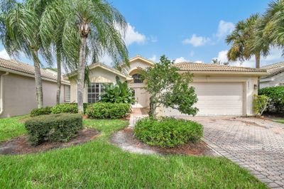 8821 Laguna Royale Points, House other with 3 bedrooms, 2 bathrooms and null parking in Lake Worth FL | Image 2